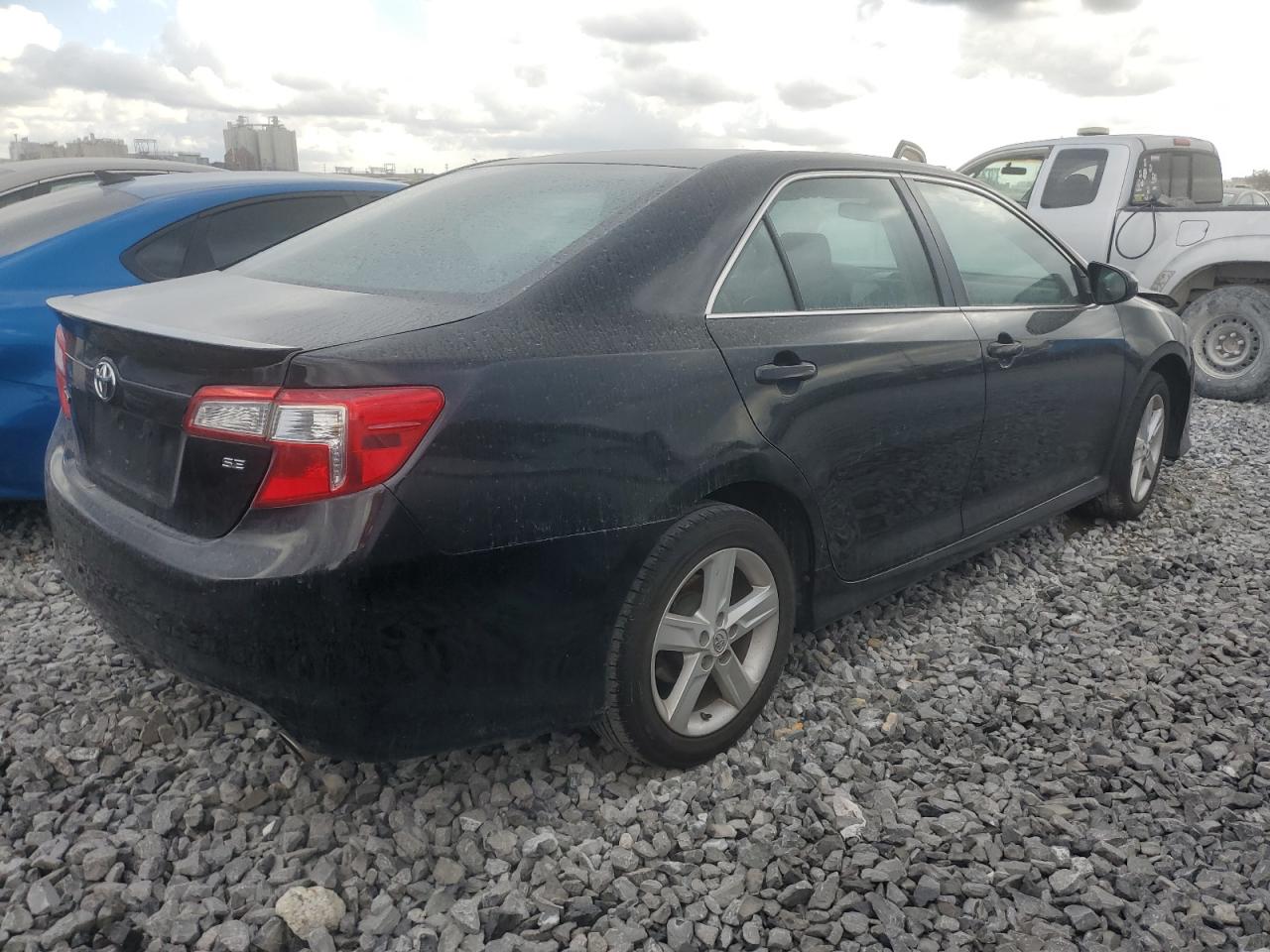 2014 Toyota Camry - Image 3
