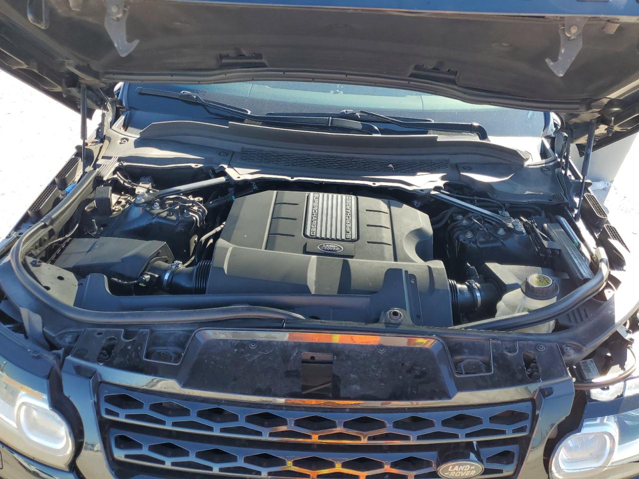 2015 Land Rover Range Rover - Image 12