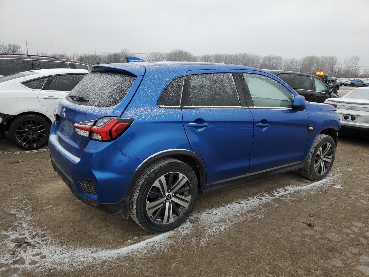 2020 Mitsubishi Outlander - Image 3