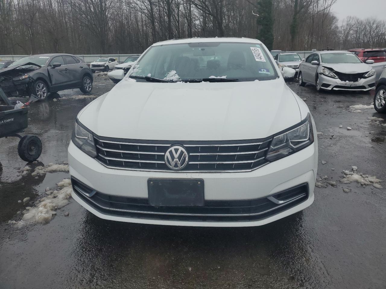 2017 Volkswagen Passat - Image 5