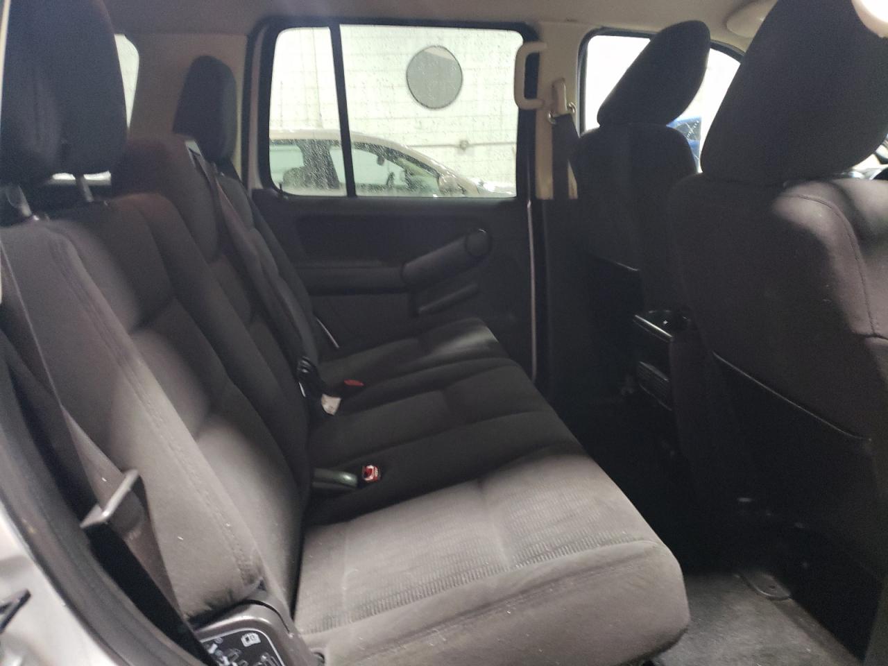2010 Ford Explorer - Image 11