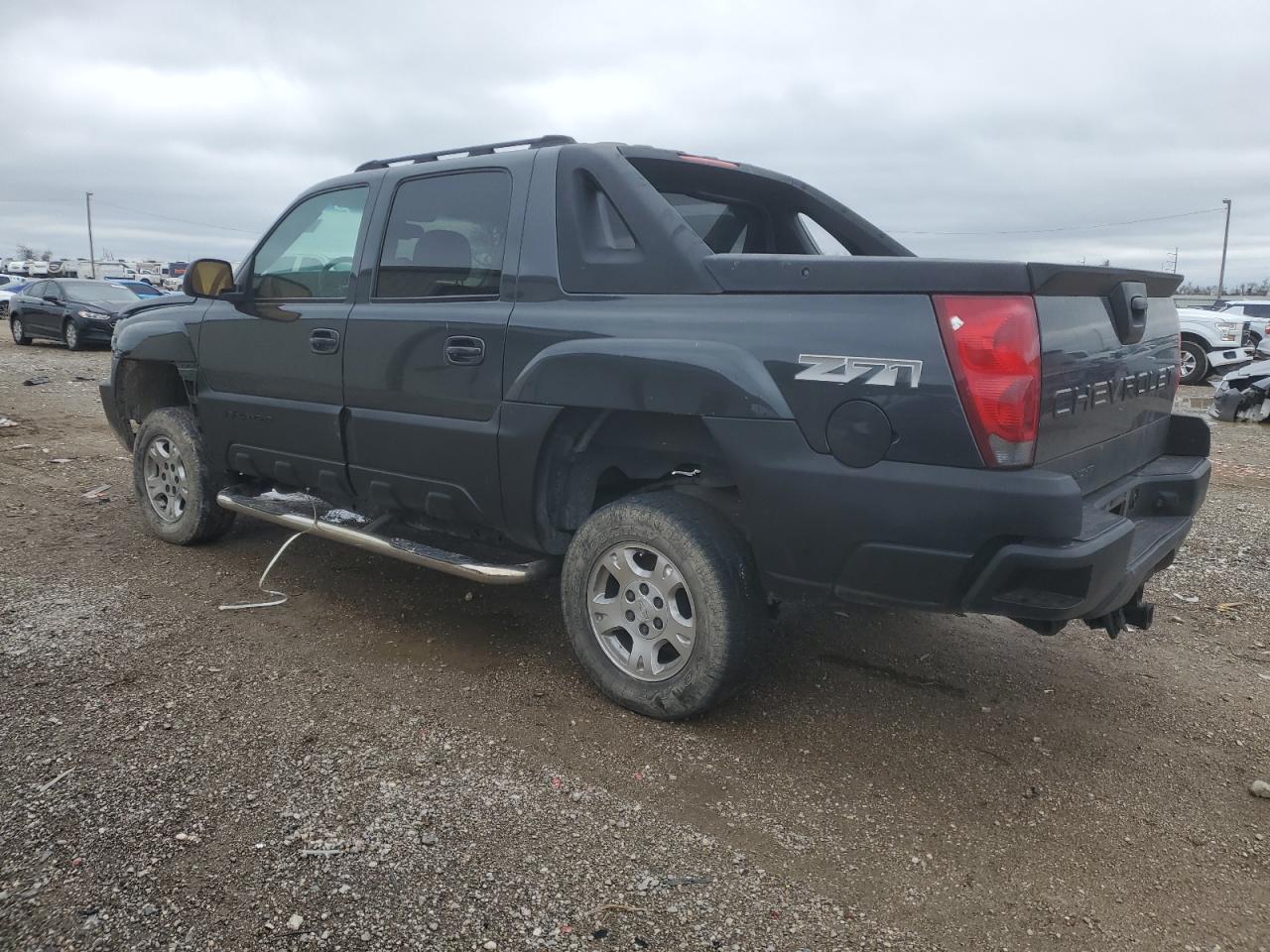 2003 Chevrolet Avalanche - Image 2