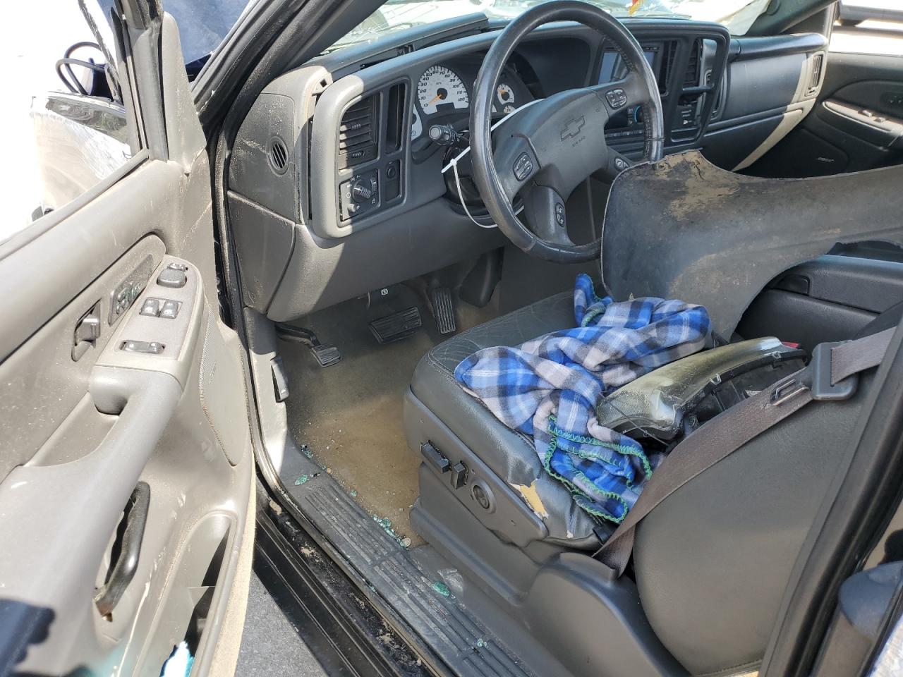 2004 Chevrolet Silverado - Image 8