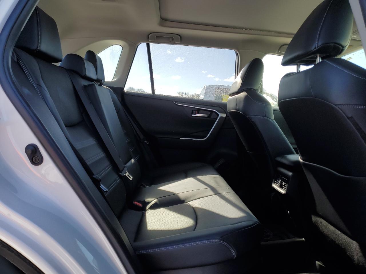 2020 Toyota RAV 4 - Image 11