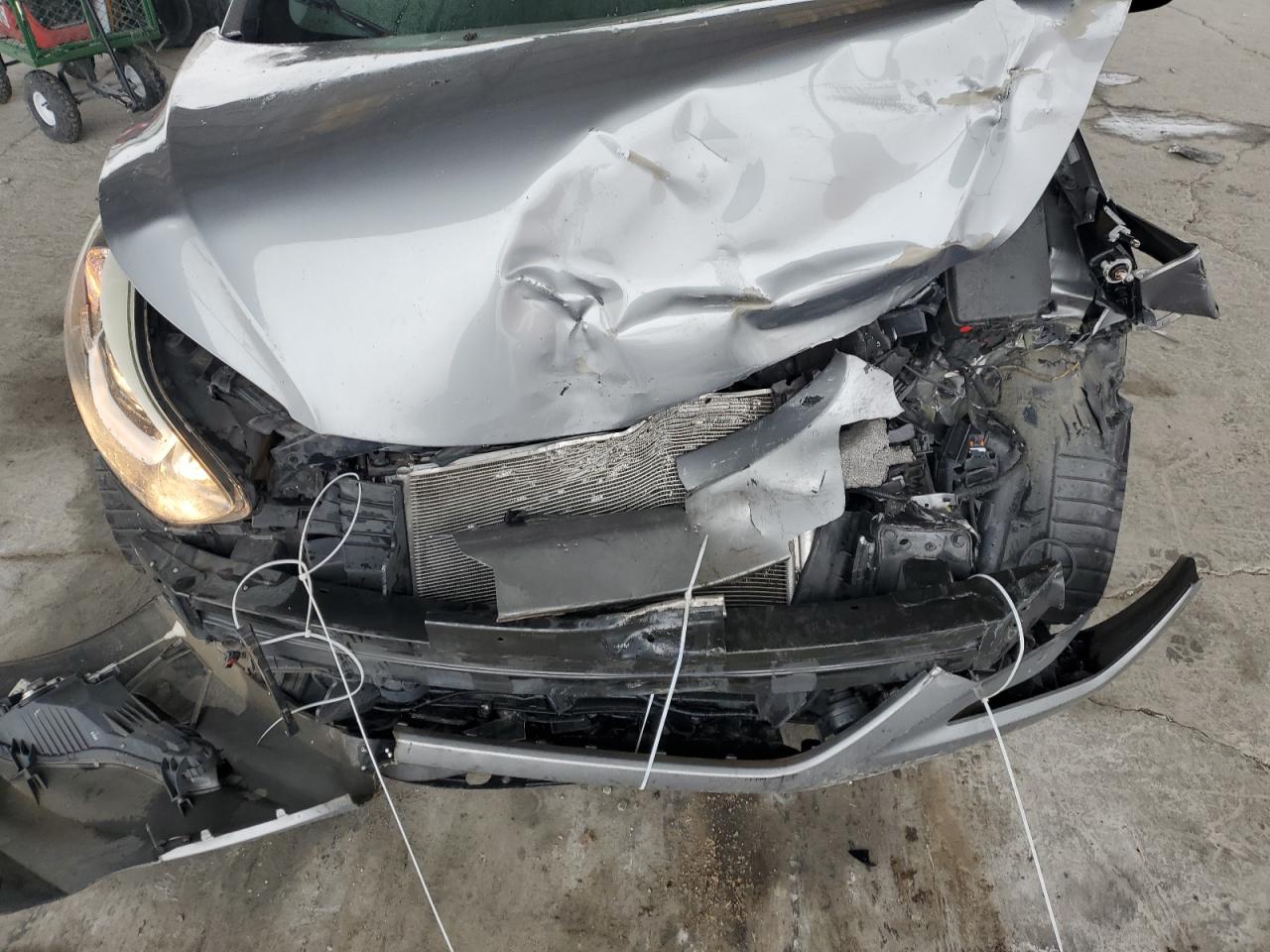 2016 Hyundai Elantra - Image 12