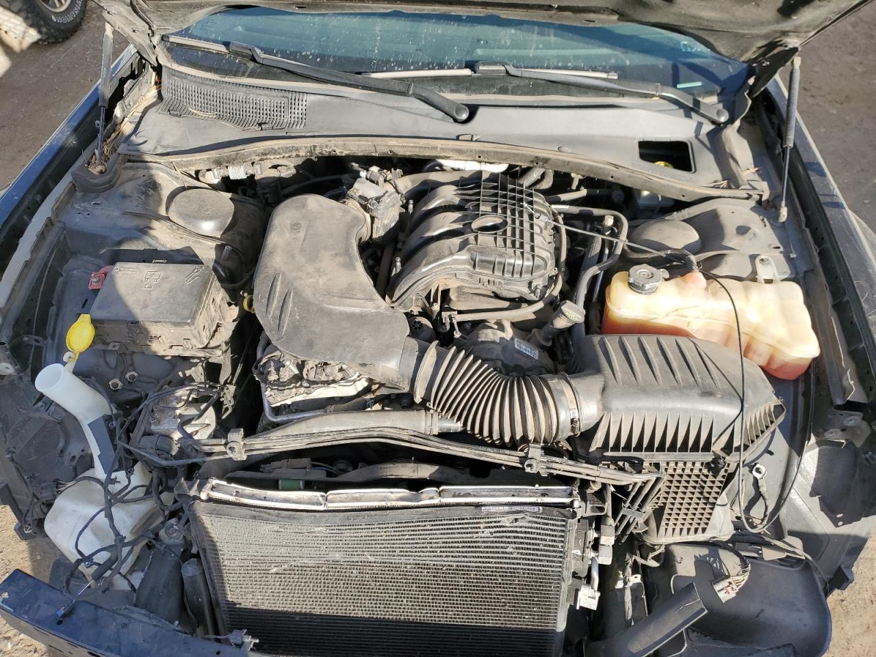 2016 Chrysler 300 - Image 11