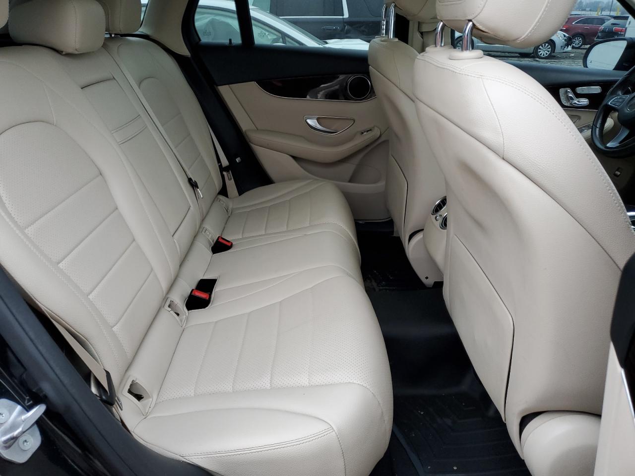 2016 Mercedes-Benz GLC - Image 11