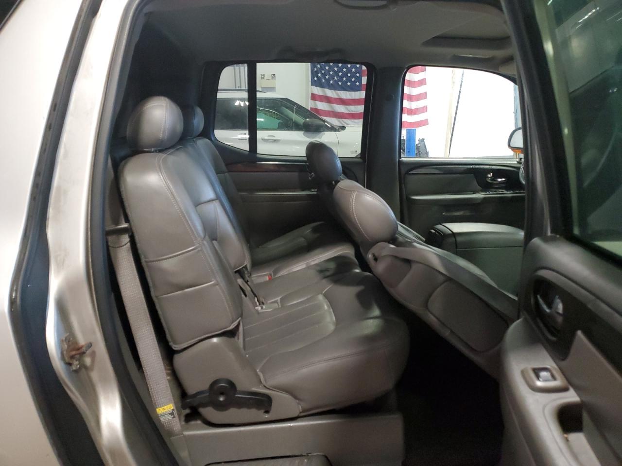 2004 GMC Envoy - Image 11
