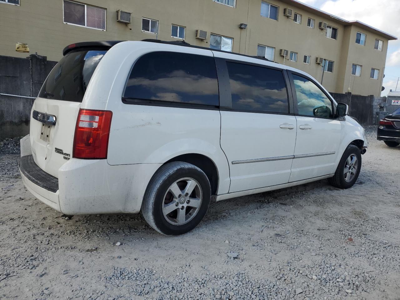 2010 Dodge Caravan - Image 3