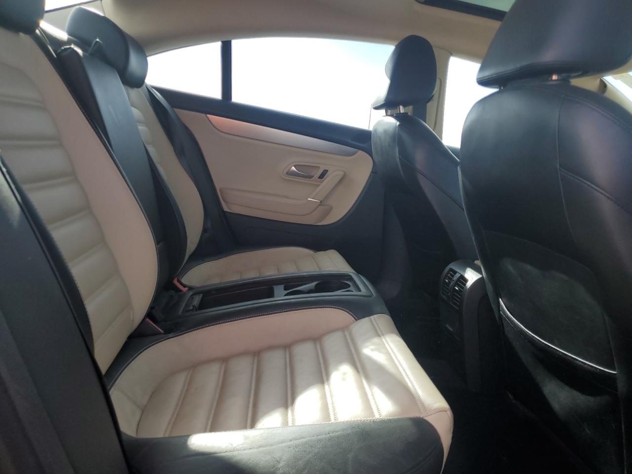 2010 Volkswagen Passat CC - Image 11