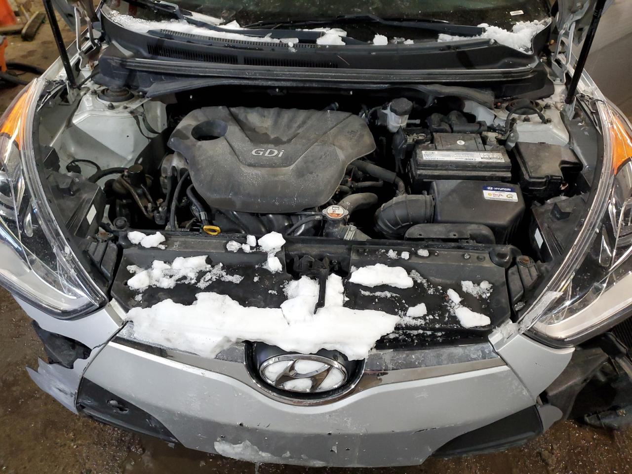 2017 Hyundai Veloster - Image 11