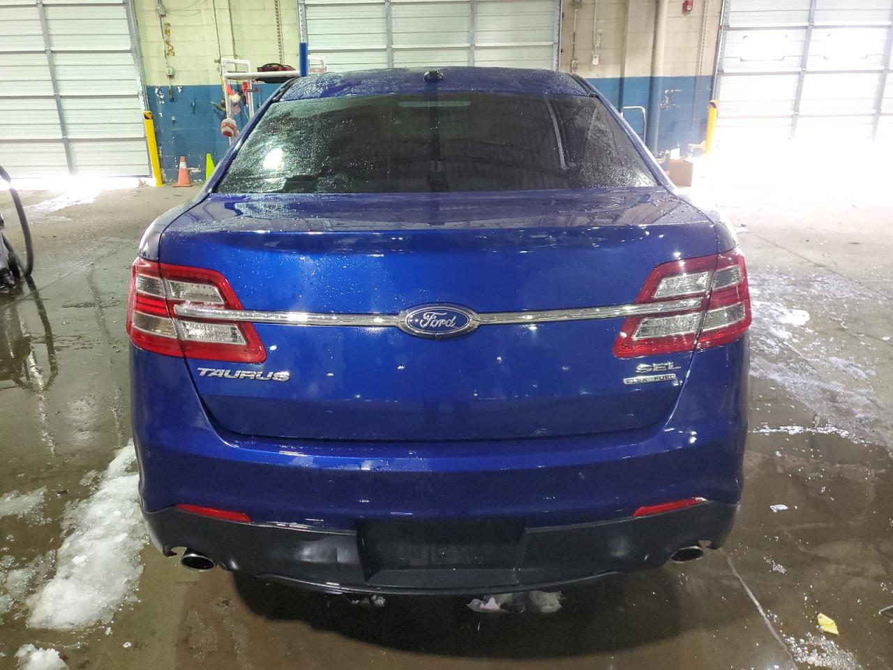 2015 Ford Taurus - Image 6