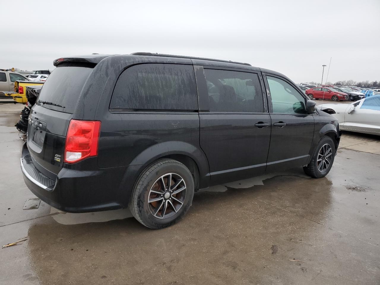 2019 Dodge Caravan - Image 3