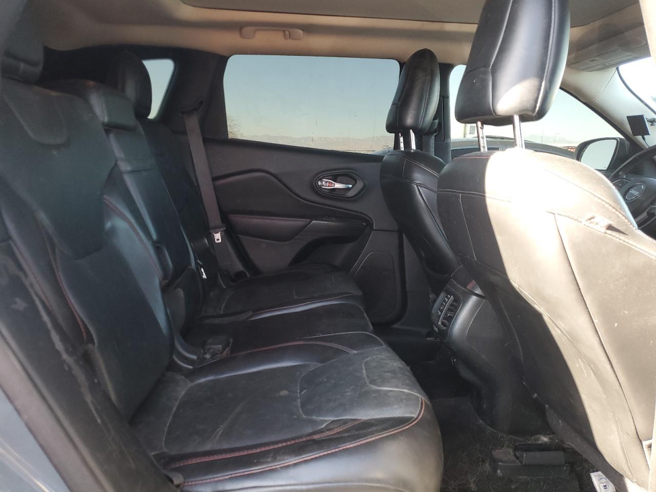 2015 Jeep Cherokee - Image 11