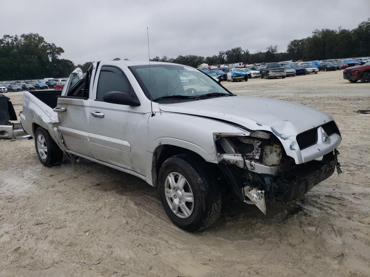 2007 Mitsubishi Raider - Image 4