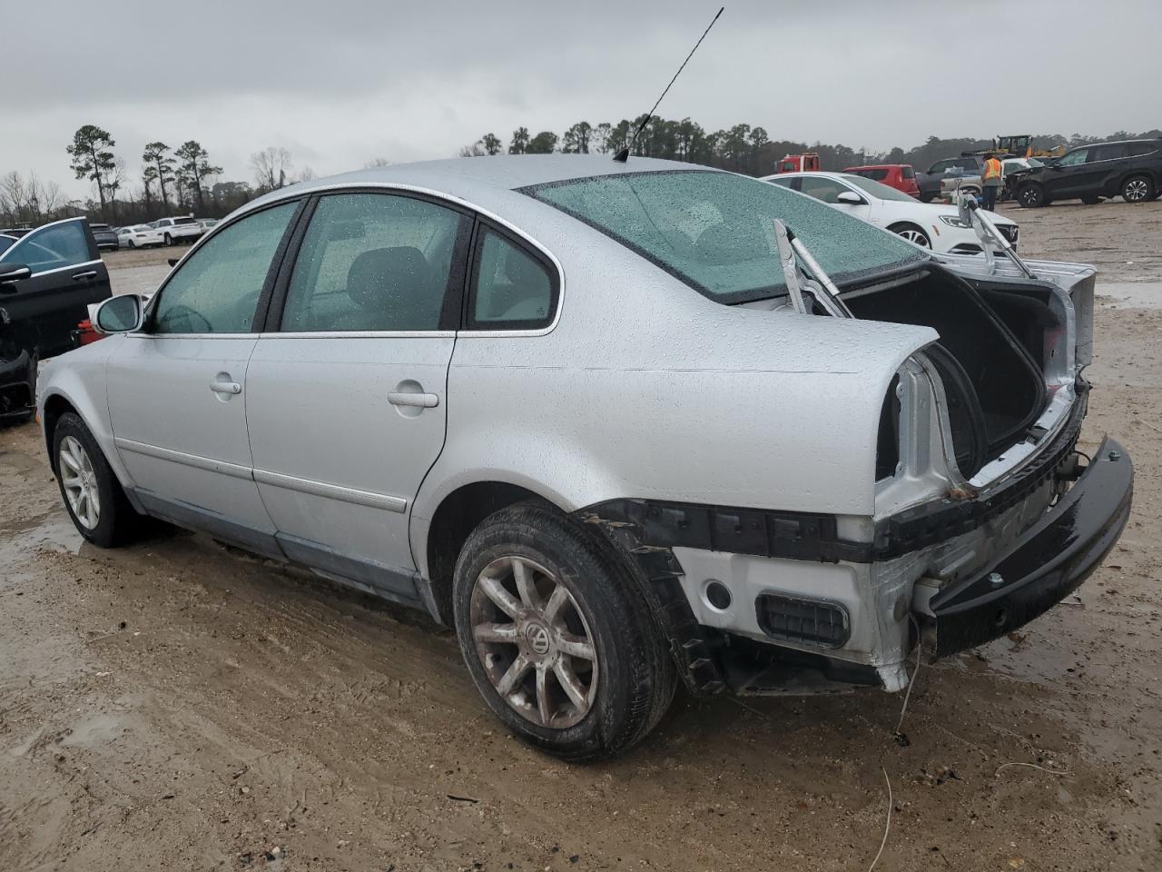 2004 Volkswagen Passat - Image 2