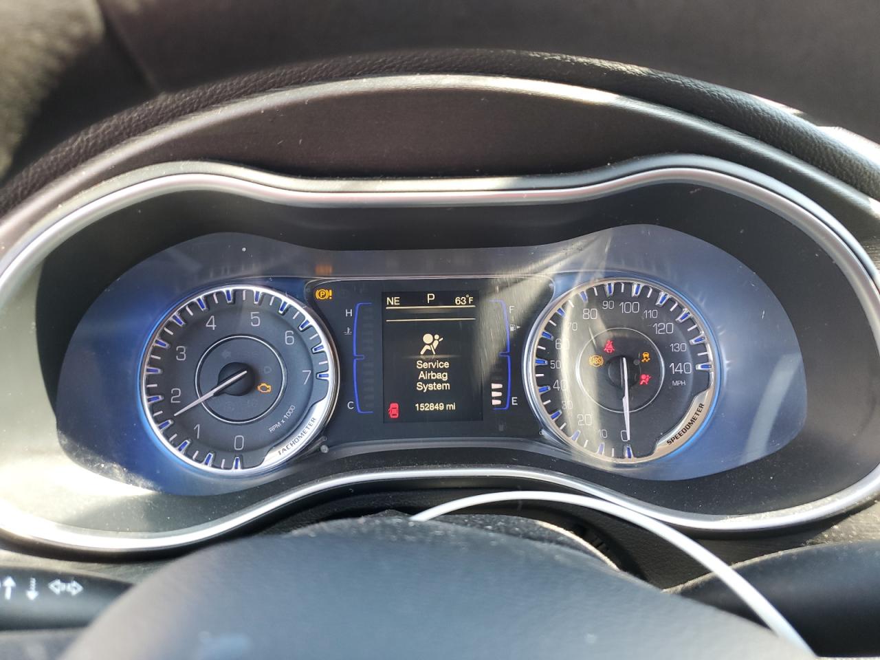 2016 Chrysler 200 - Image 9