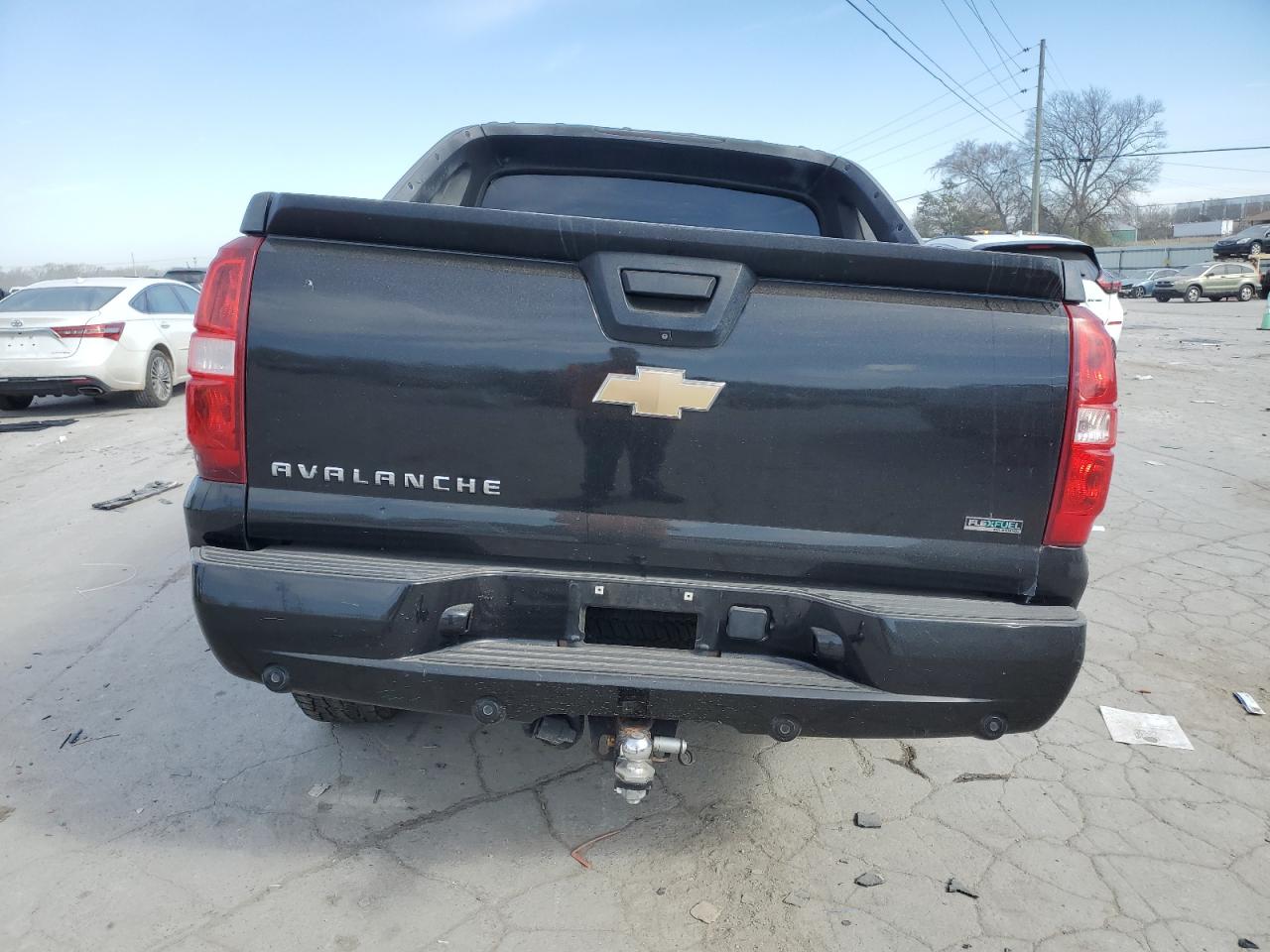 2011 Chevrolet Avalanche - Image 6