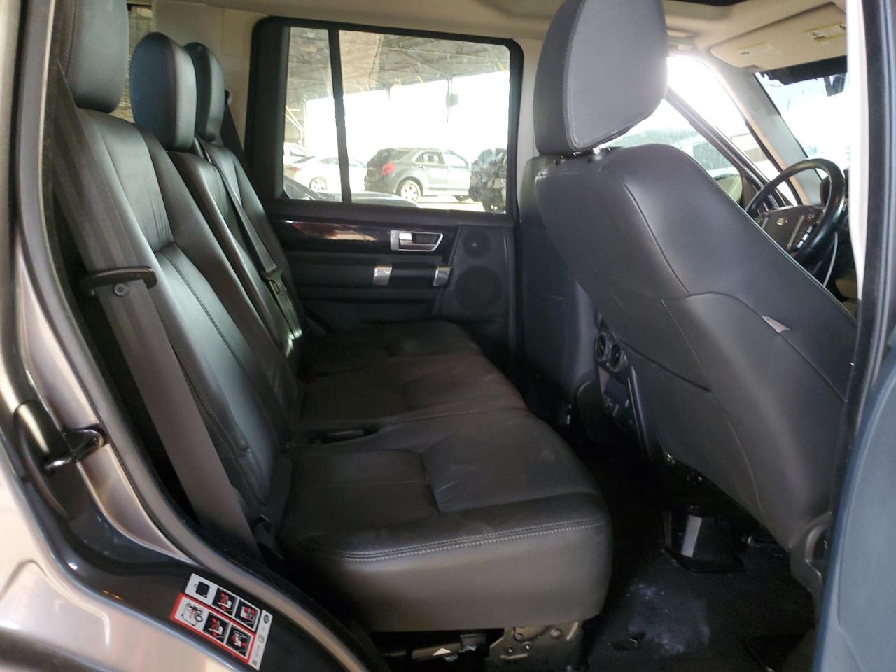 2014 Land Rover LR4 - Image 11