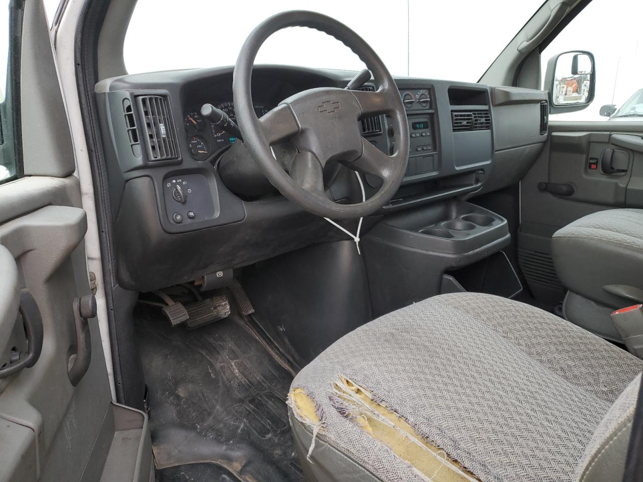 2007 Chevrolet Express - Image 8