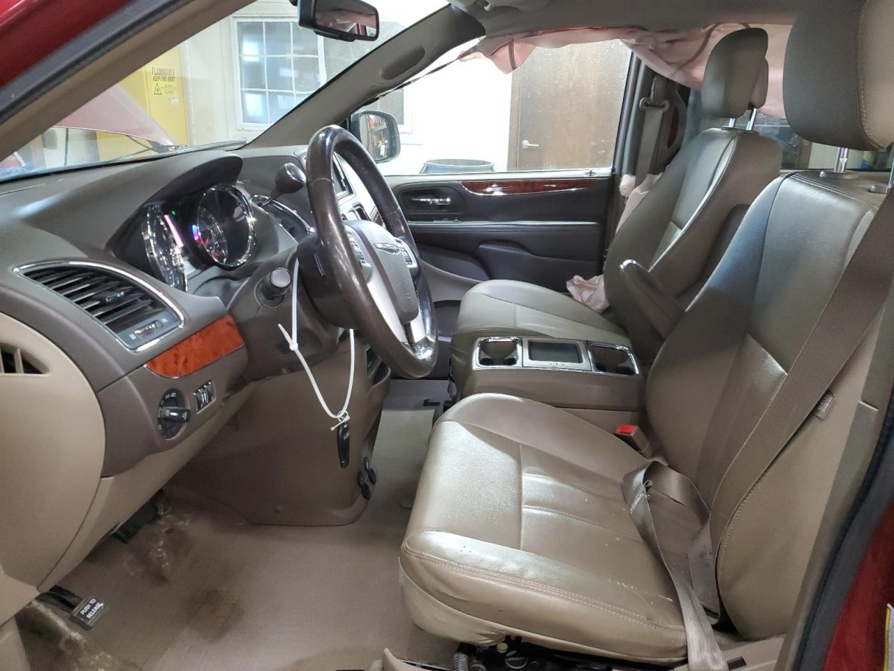 2016 Chrysler Town & Country - Image 7