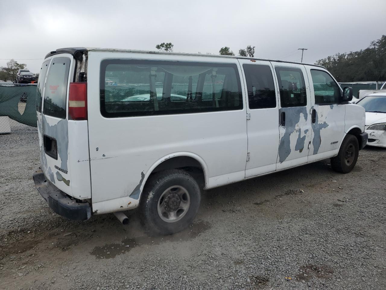 2004 Chevrolet Express - Image 3