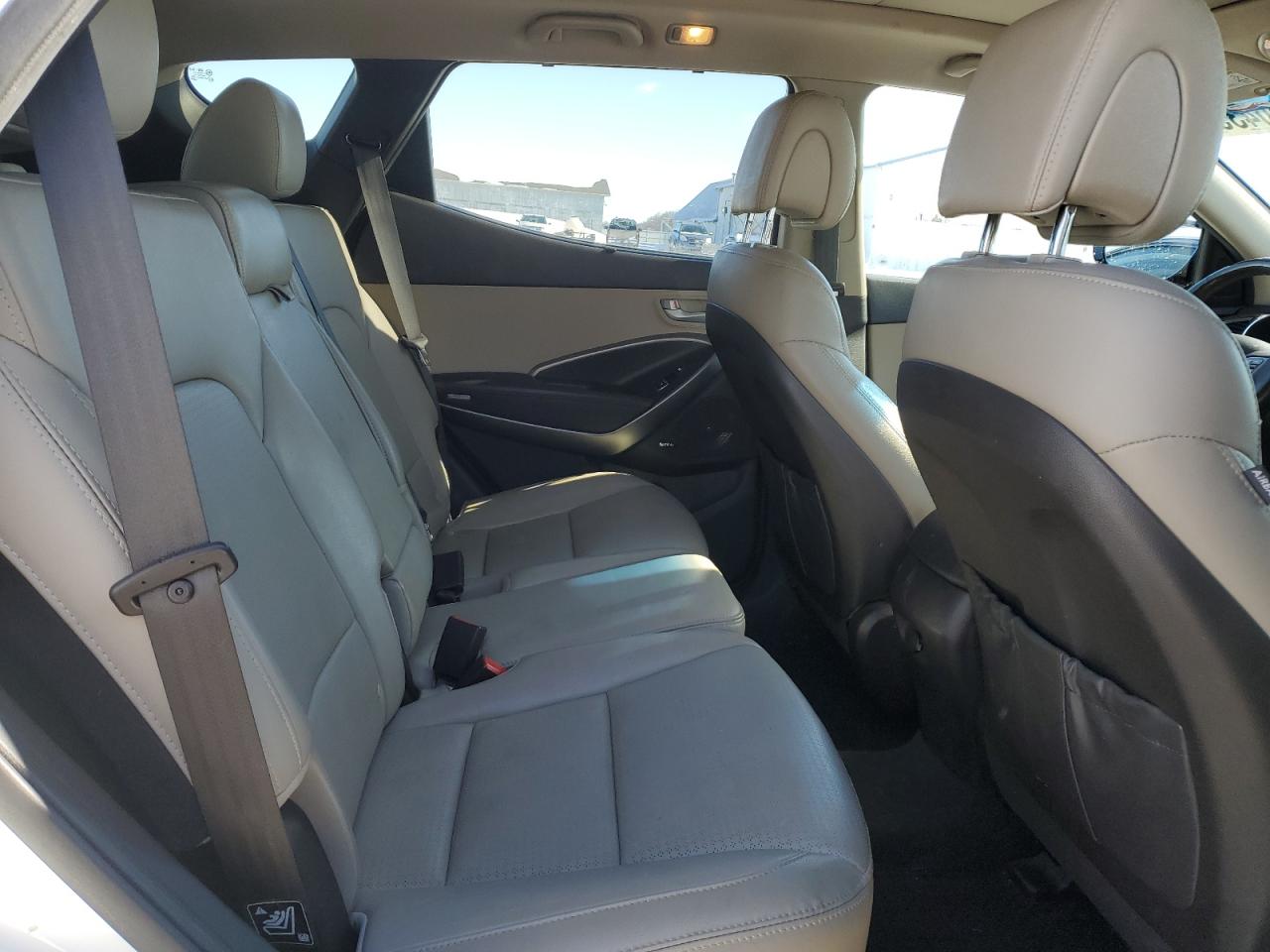 2014 Hyundai Santa Fe - Image 10