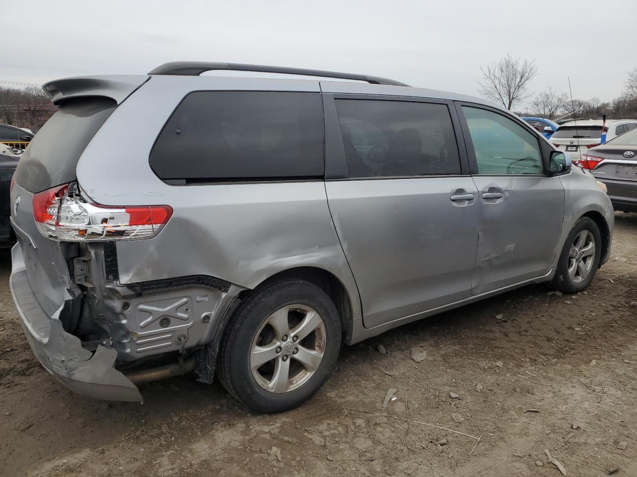 2013 Toyota Sienna - Image 3