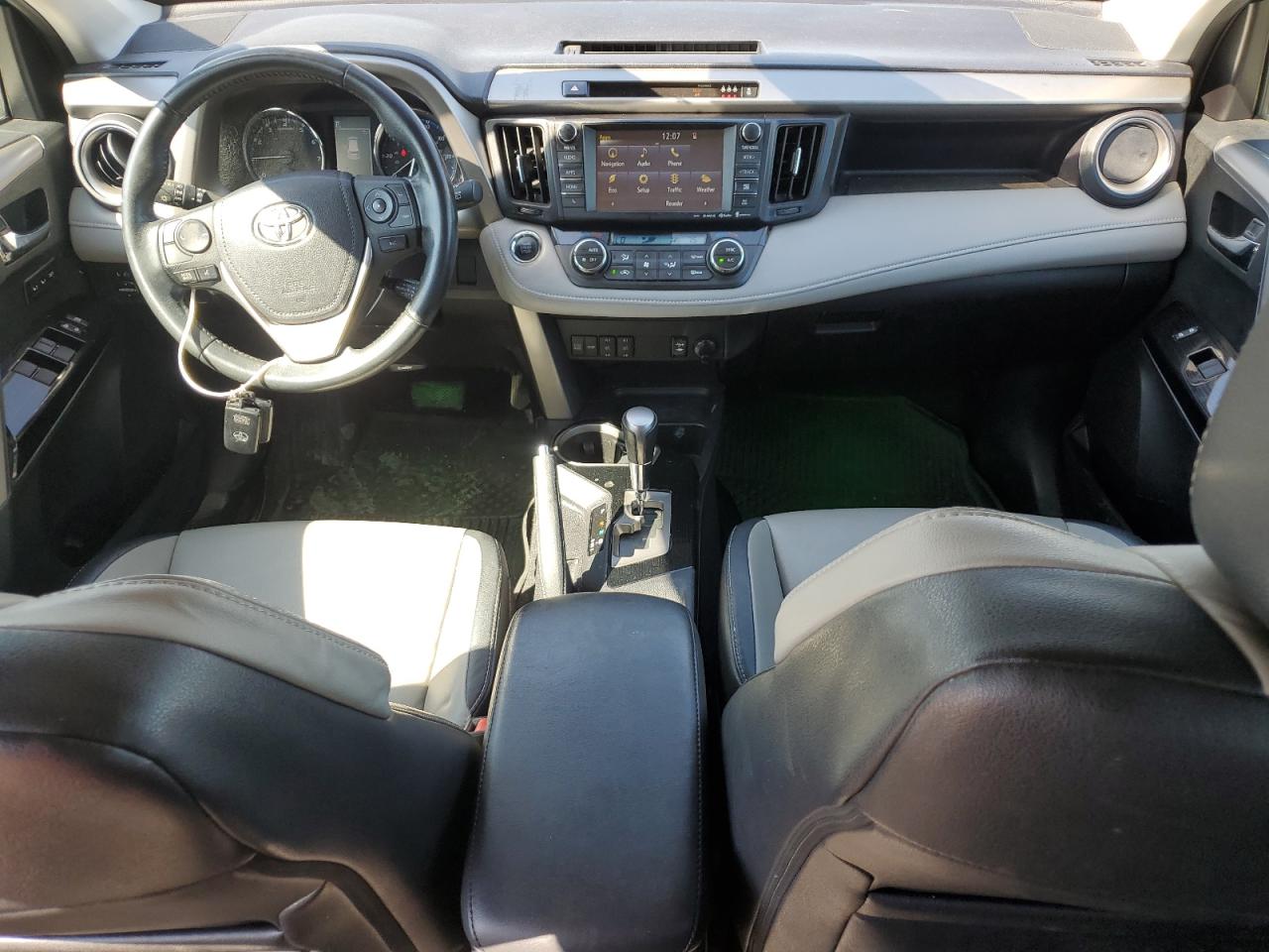 2017 Toyota RAV 4 - Image 8