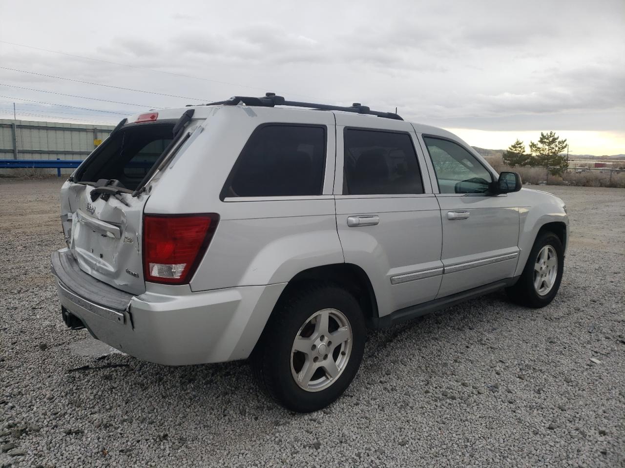 2007 Jeep Grand Cherokee - Image 3