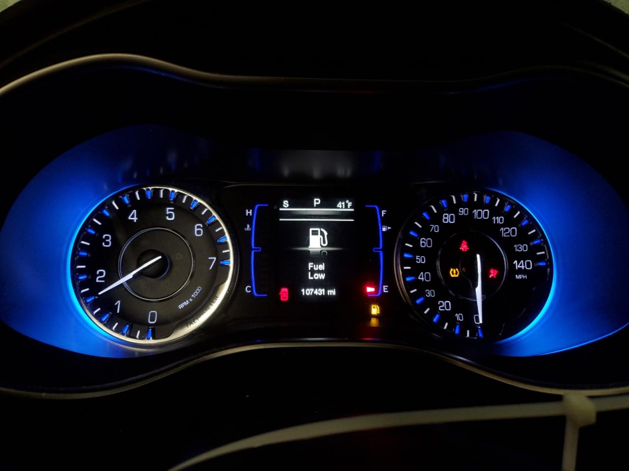 2015 Chrysler 200 - Image 9