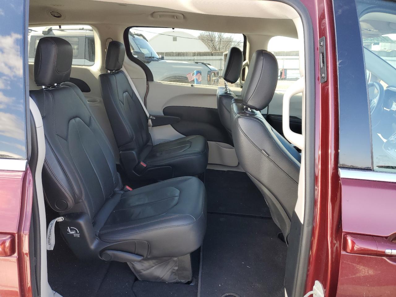 2018 Chrysler Pacifica Touring L VIN: 2C4RC1BG8JR124085 Lot: 44564345