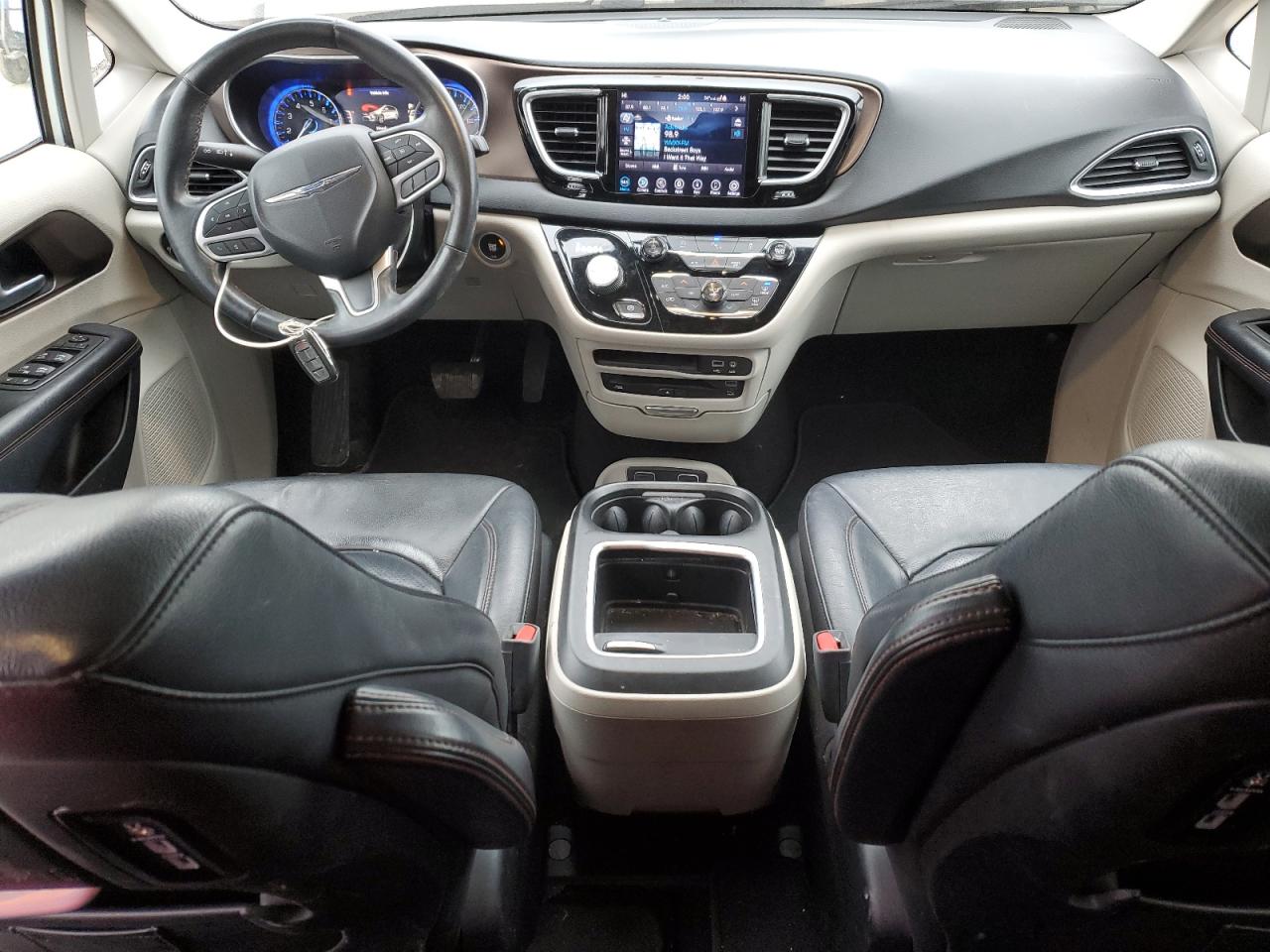 2018 Chrysler Pacifica - Image 8