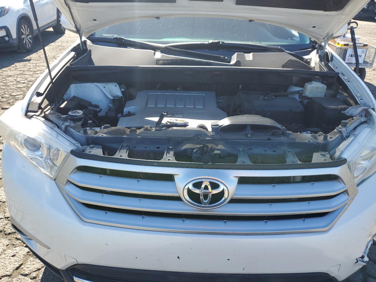 2012 Toyota Highlander - Image 12