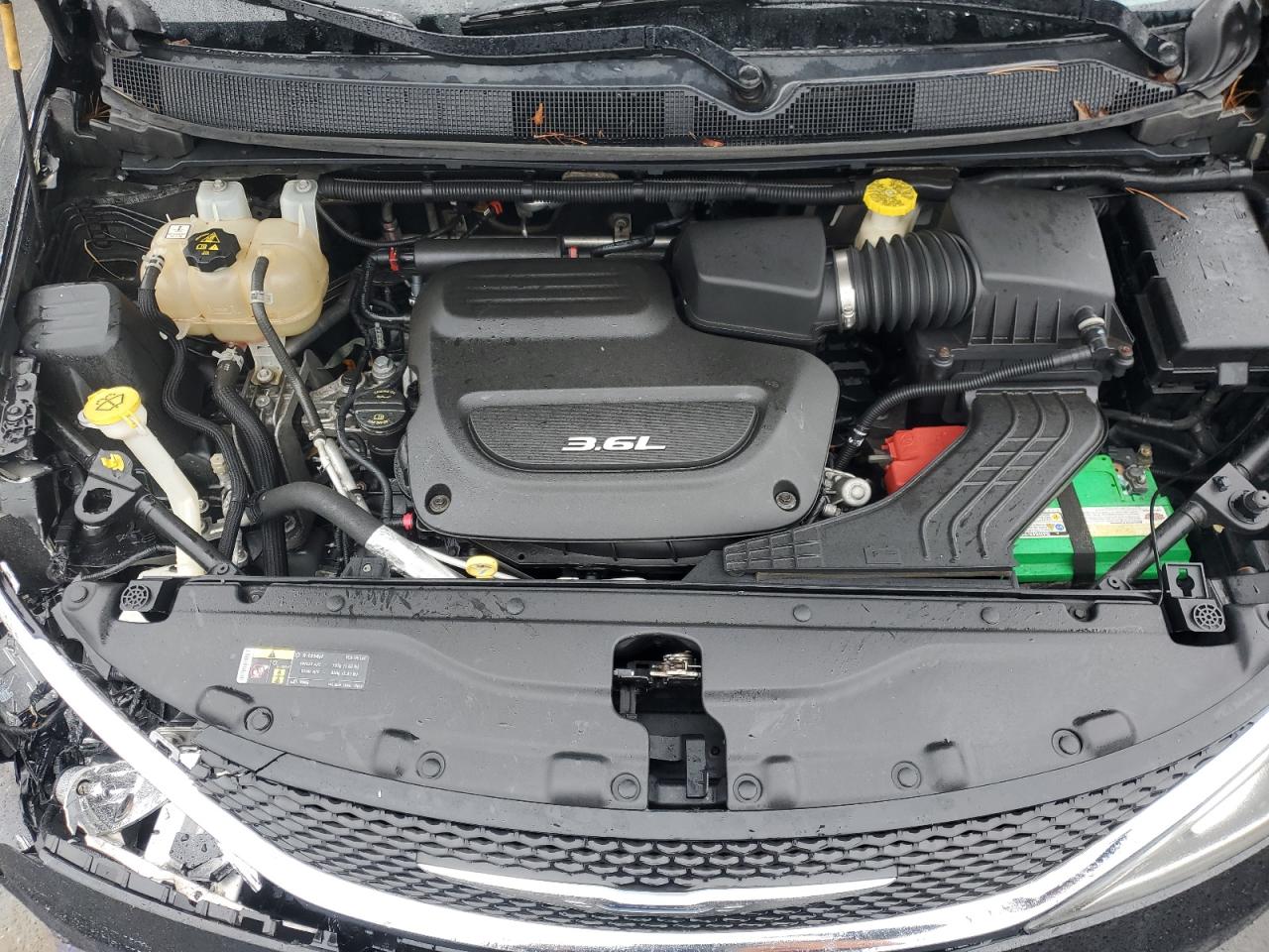2017 Chrysler Pacifica - Image 12
