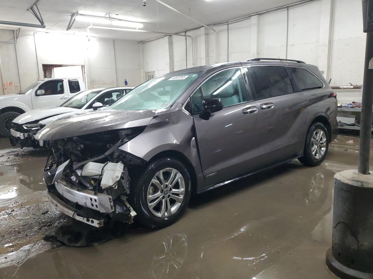 2021 Toyota Sienna - Image 1
