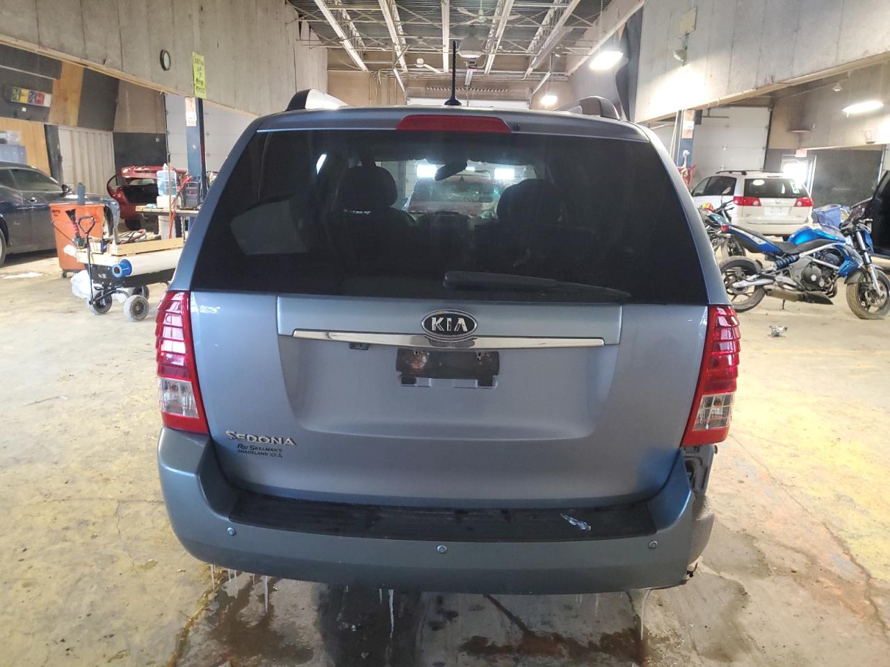 2012 Kia Sedona - Image 6