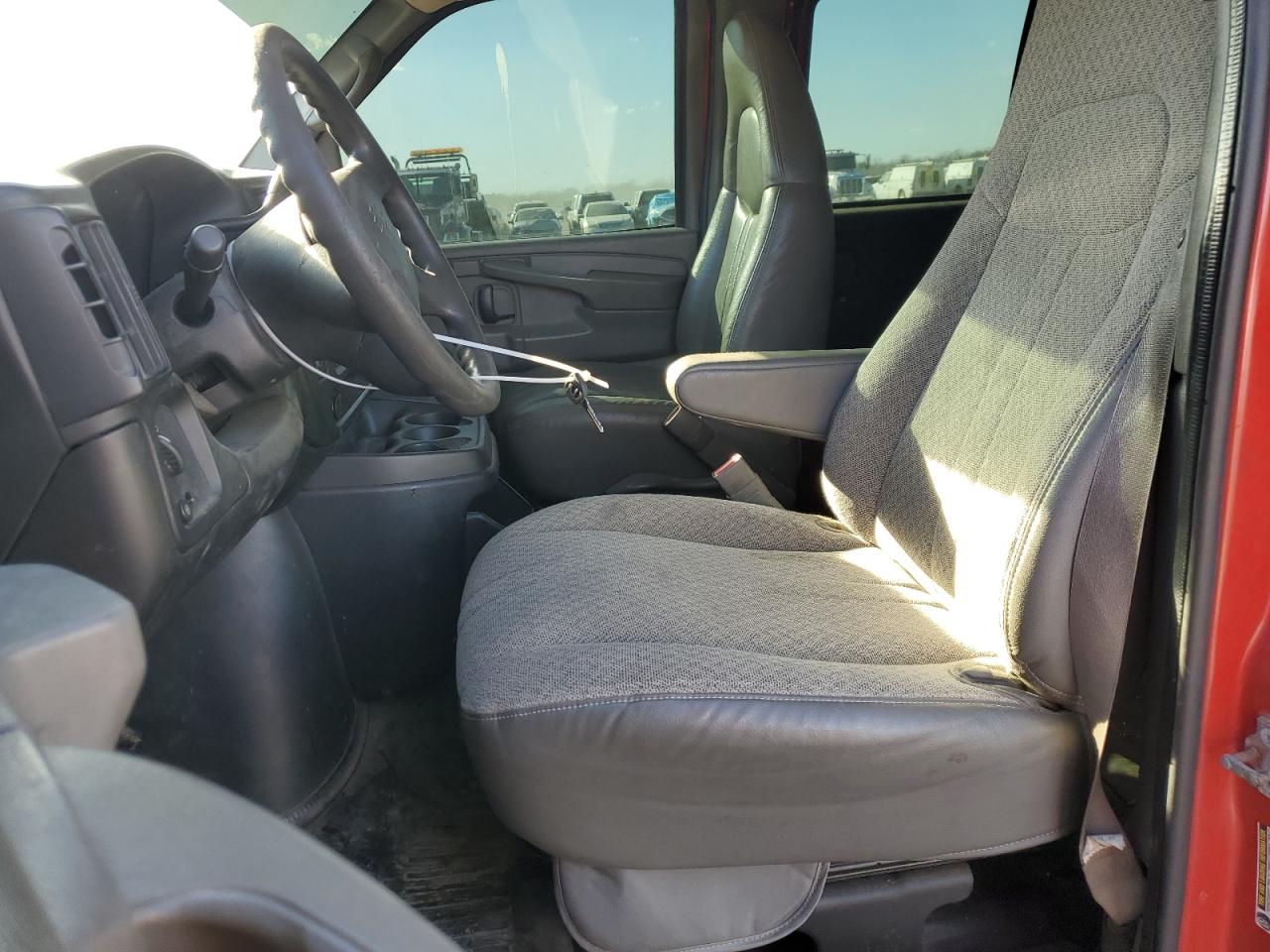 2005 Chevrolet Express - Image 7