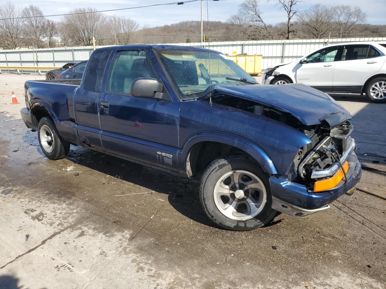2001 Chevrolet S-10 Pickup - Image 4