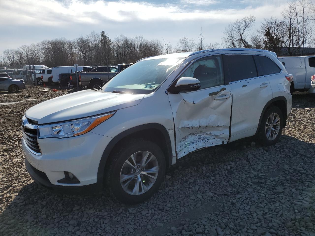 2015 Toyota Highlander - Image 1