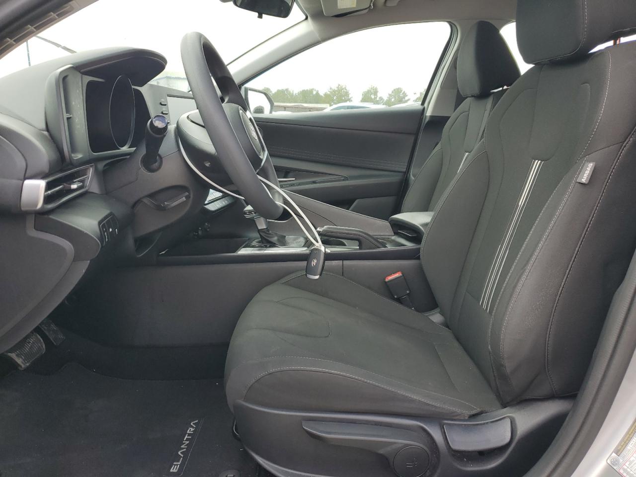 2022 Hyundai Elantra - Image 7
