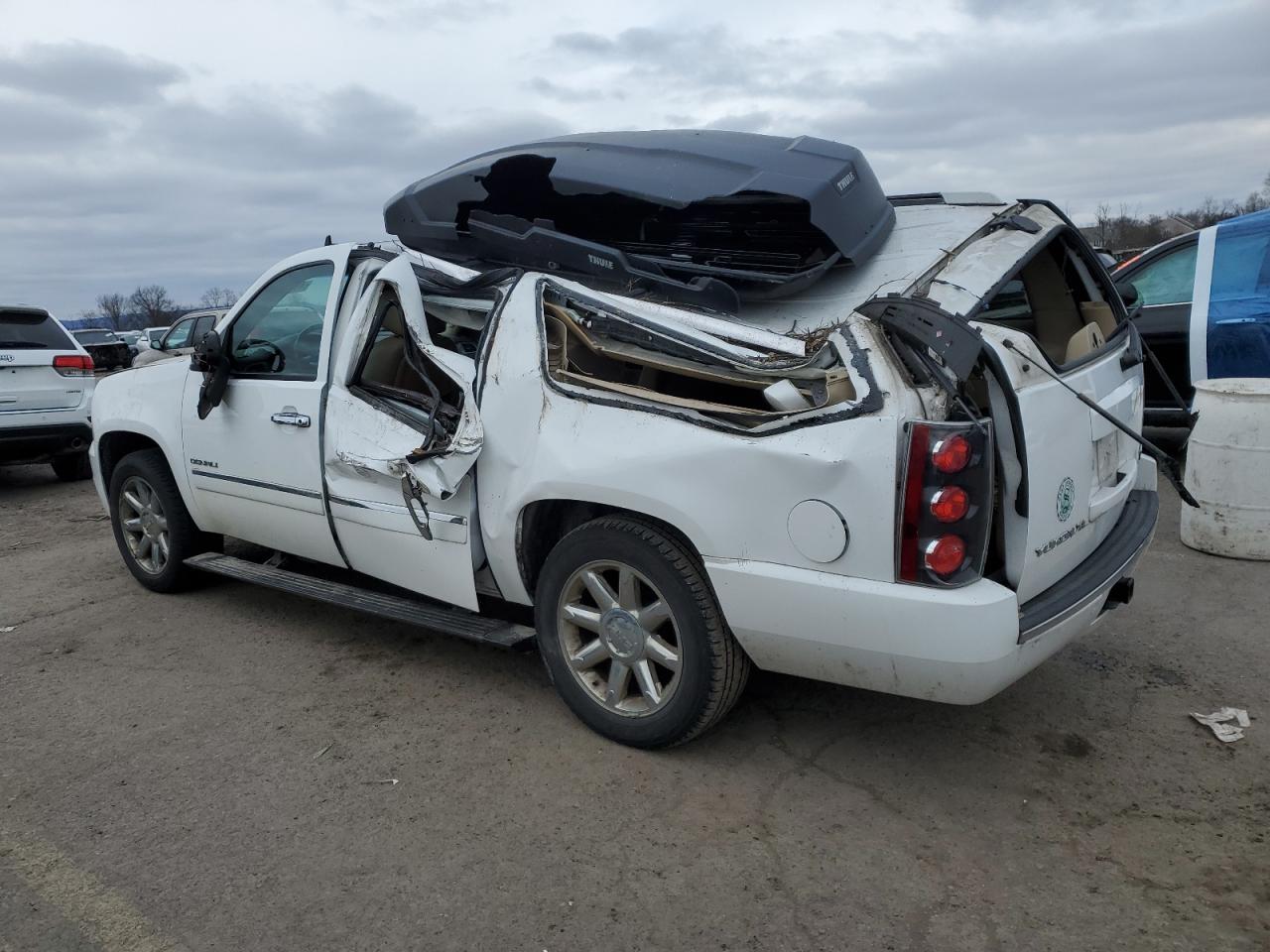 2014 GMC Yukon - Image 2