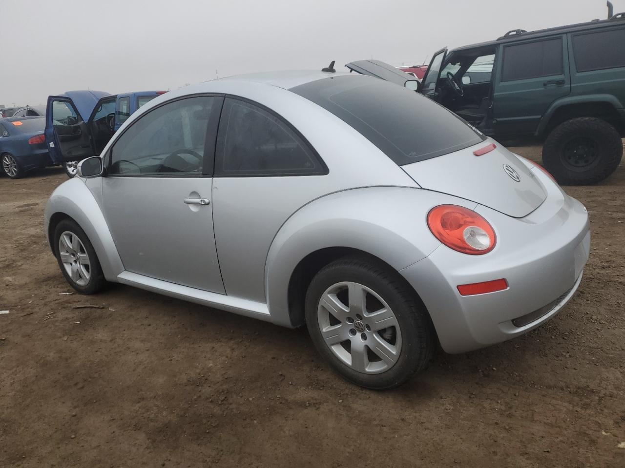 2007 Volkswagen Beetle - Image 2