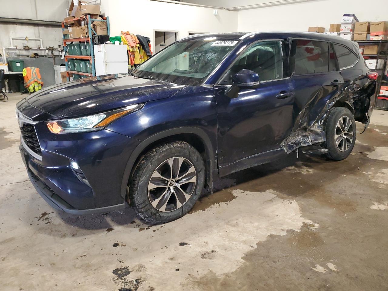2022 Toyota Highlander - Image 1