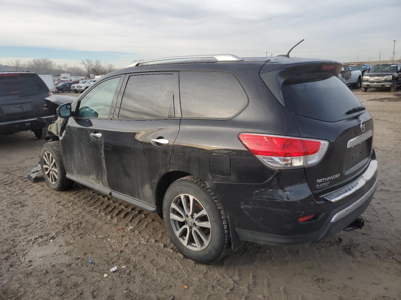 2015 Nissan Pathfinder - Image 2