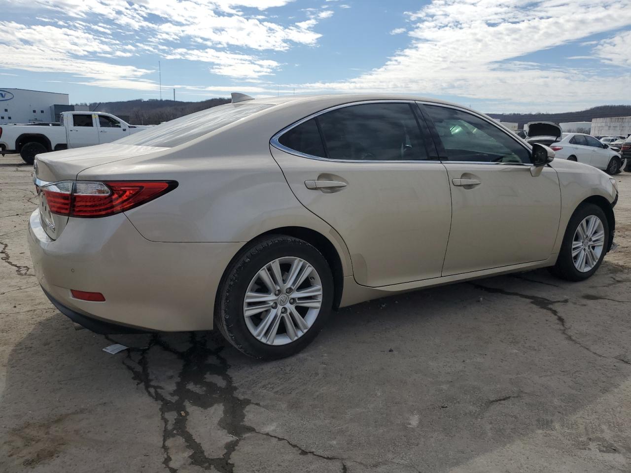 2015 Lexus ES - Image 3