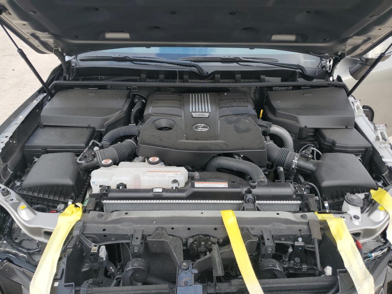 2023 Lexus LX - Image 12
