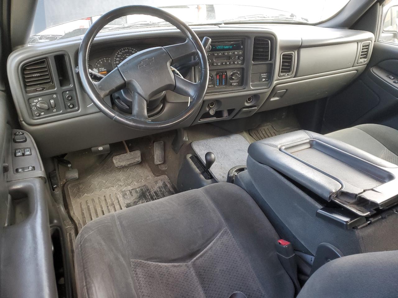 2004 Chevrolet Silverado - Image 8