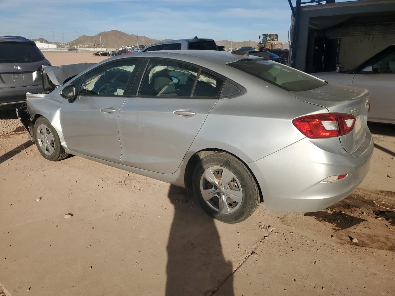 2018 Chevrolet Cruze - Image 2