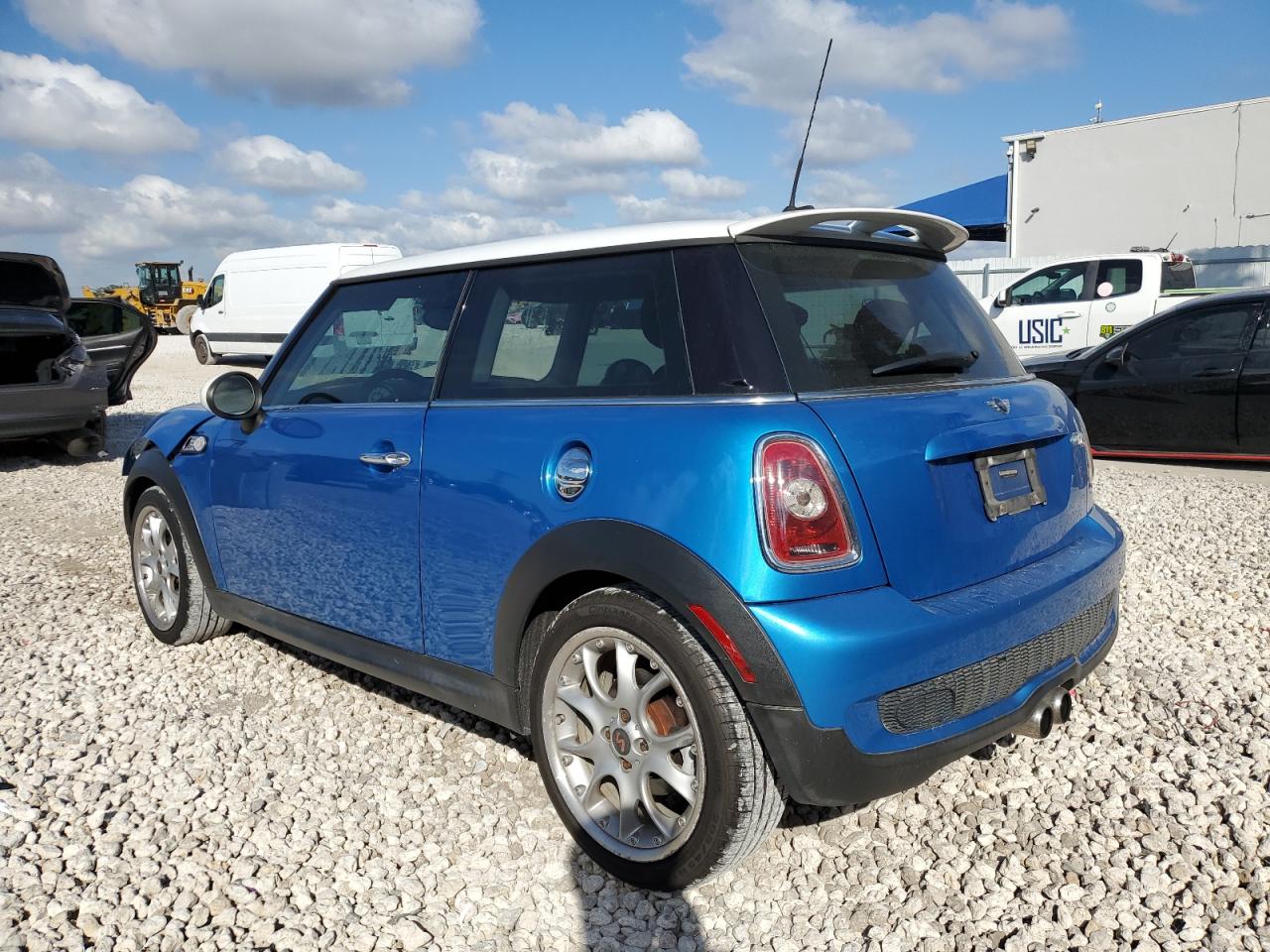 2009 MINI Cooper - Image 2